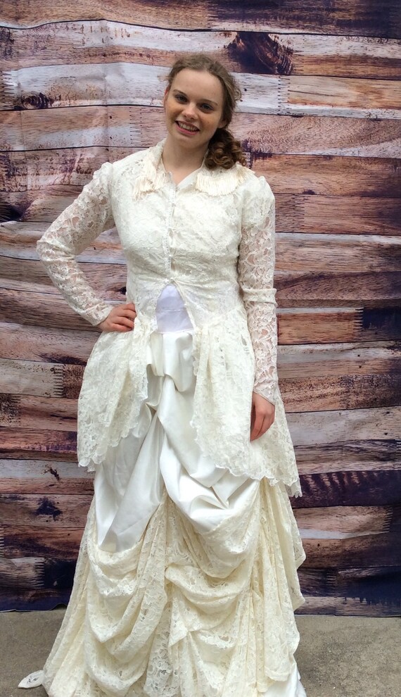 Veste longue dentelle sale