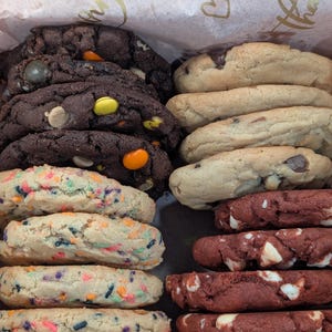 Caixa de biscoitos gourmet, sabores variados, 16 unidades