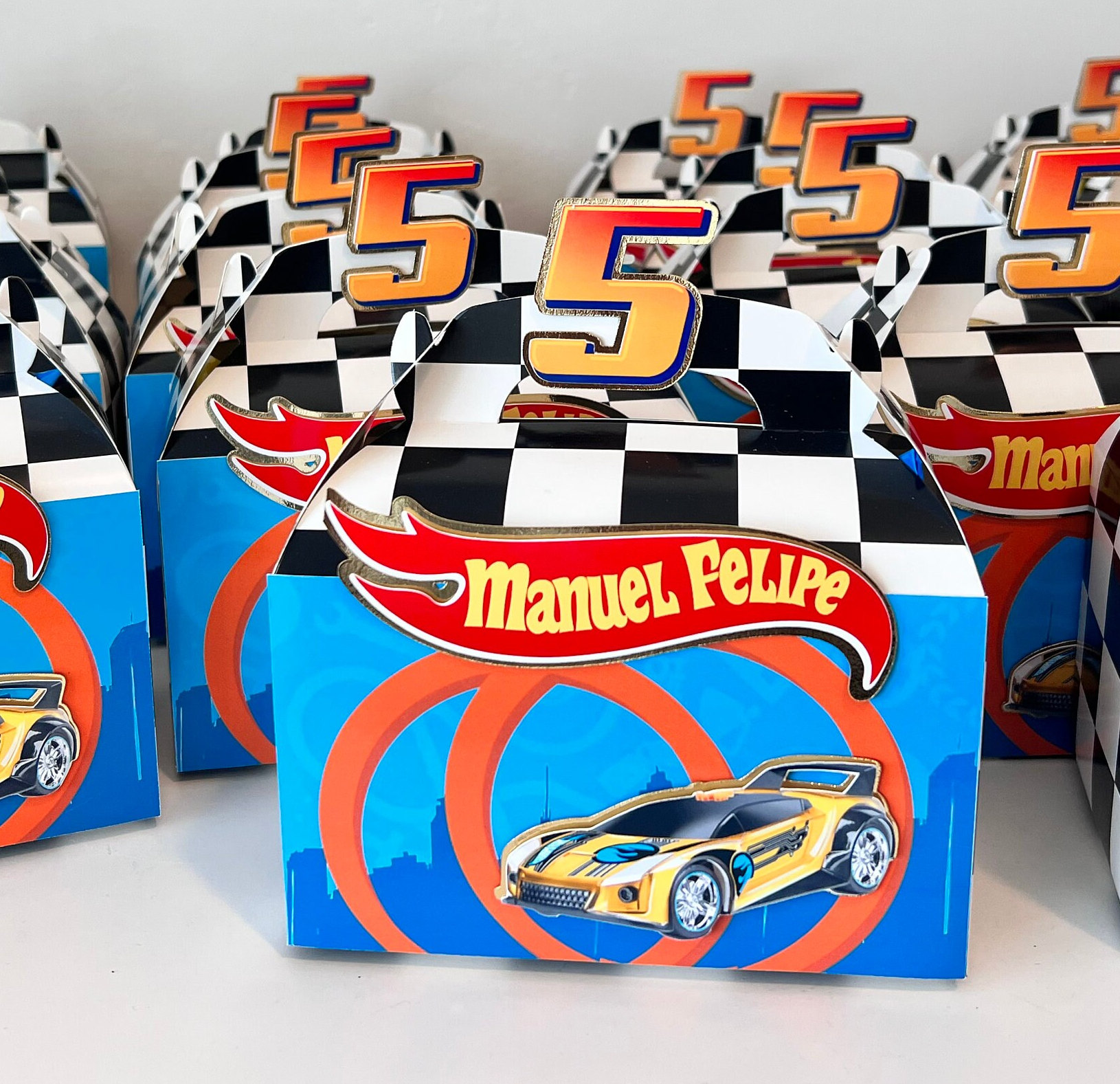 Hot Wheels Flag & Pail Centerpiece Kit