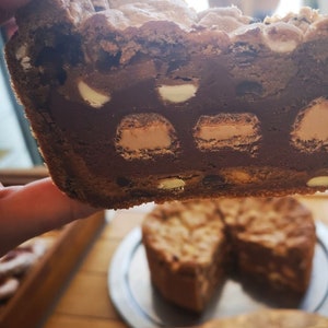 Kinder Bueno cookie pie