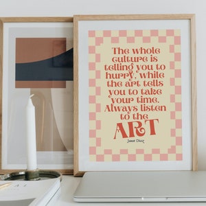 Puede incluir: Un fondo de cuadros rosa y amarillo con una cita en rojo que dice "The whole culture is telling you to hurry, while the art tells you to take your time. Always listen to the ART Junot Diaz"