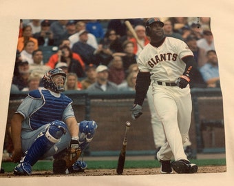 Barry Bonds admiring a Home Run premium T-Shirt in Mens sizes S-3XL in black or white! Printed on Kirkland brand T-Shirts!