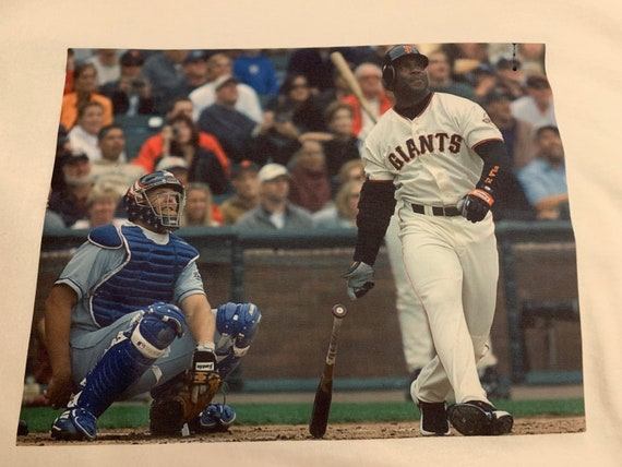 Barry Bonds Admiring a Home Run Premium T-shirt in Mens Sizes 