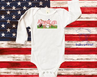 Mono de manga larga de algodón orgánico con estampado patriótico para niño americano