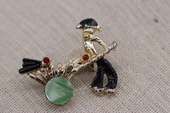 Vintage Unsigned Rickshaw Oriental Man Brooch Pin… - image 1