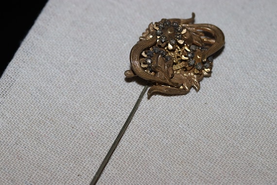 Vintage Unsigned Miriam Haskell Stick Pin Gold To… - image 1