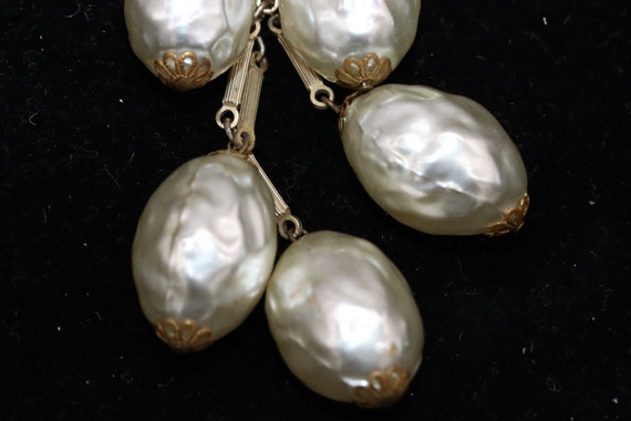 Vintage Unsigned Miriam Haskell Faux Pearl and Bo… - image 4