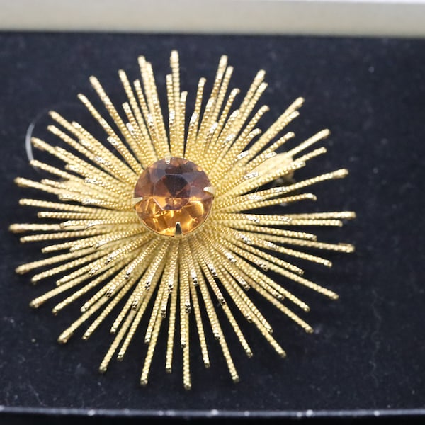 Vintage Signed Sarah Coventry 3D Atomic Starburst Gold Tone Brooch Pin In Original Box