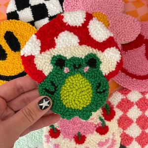 Happy mug rugs