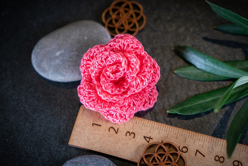 Applique embellishment floral decoration roses 3D crochet flower patch image 4
