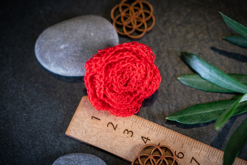 Applique embellishment floral decoration roses 3D crochet flower patch image 2