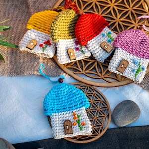 Key ring – Small house pouch – hook – red pink blue yellow khaki roof – key cover – cotton – wood