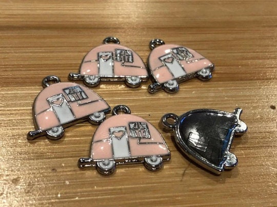 5 pcs Pink and White Vintage Trailer Charms l Adorable l Enamel Charms EEE1.10 - Thumbnail 2
