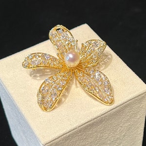 Freshwater Flower Pearl Brooch - Brass Jewelry, Pearl Wedding Brooch, Gift for Mom