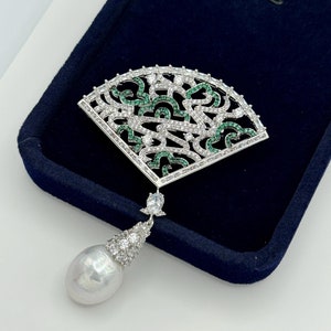 Folding Fan Shaped Brooch with Freshwater Pearls - Brass Jewelry, Gift for Her