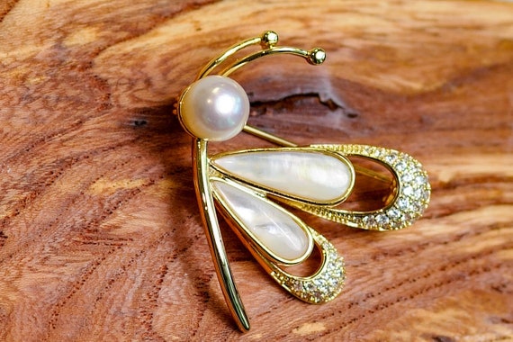 Fashion Classic Atmospheric Pearl Butterfly Brooches Pins