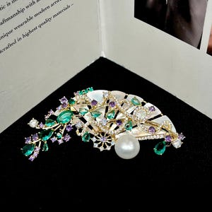 Folding Fan Shaped Brooch with Freshwater Pearls - Brass Jewelry, Gift for Her