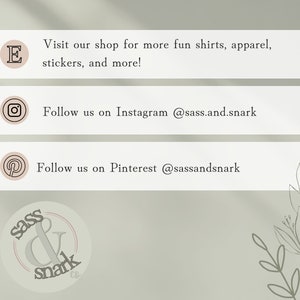 Puede incluir: Un gr&aacute;fico con el texto "sass & snark" en un c&iacute;rculo. El texto est&aacute; en blanco con un contorno rosa. Debajo del c&iacute;rculo est&aacute; el texto "&iexcl;Visita nuestra tienda para m&aacute;s camisetas divertidas, ropa, pegatinas y mucho m&aacute;s!" El texto est&aacute; en negro. Debajo de eso hay un rect&aacute;ngulo blanco con un icono de Instagram negro y el texto "S&iacute;guenos en Instagram @sass.and.snark". Debajo de eso hay un rect&aacute;ngulo blanco con un icono de Pinterest negro y el texto "S&iacute;guenos en Pinterest @sassandsnark".