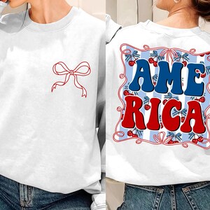 Dames patriottisch T-shirt png, trendy 4 juli png, Girly 4 juli png, Coquette USA Bow png, Independence Day png, America Cherries png