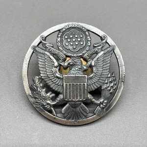 Vintage Amerikaanse militaire hoed badge groot zegel geschroefde adelaar insigne embleem