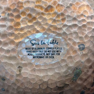 Sur La Table ボウル 2個セット ハンマー仕上げ銅メッキアルミニウム製 5.5インチ スナック用サービングボウル 画像 4