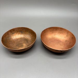 Sur La Table ボウル 2個セット ハンマー仕上げ銅メッキアルミニウム製 5.5インチ スナック用サービングボウル 画像 1