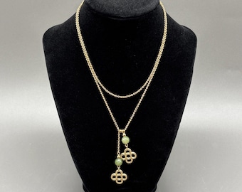 Naszyjnik Vintage Avon Florette Lariat z koralikami z imitacji jadeitu w odcieniu złota, 34" 1979