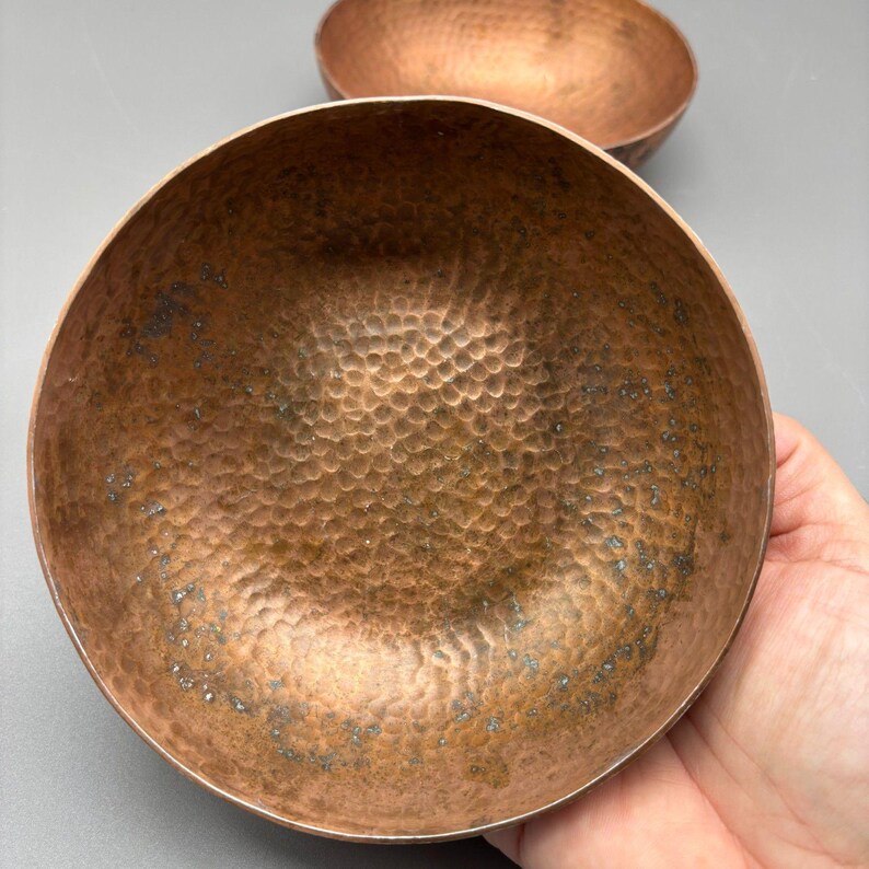 Sur La Table ボウル 2個セット ハンマー仕上げ銅メッキアルミニウム製 5.5インチ スナック用サービングボウル 画像 9