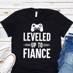 Leveled Up To Fiance Gifts For Him Newly Engaged C' Men's Organic T-Shirt