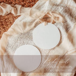 Conjunto de 2 maquetas de tarjetas redondas estilo boho, maquetas de invitaciones con fotografías de archivo, maquetas de letreros redondos para baby shower, productos digitales, objetos inteligentes PSD