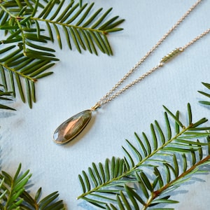 Labradorite Gemstone Pendant Gold Necklace with Glass Beads