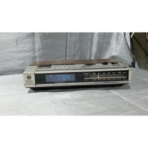 GE General Electric 7-4639A FM/AM elektronische digitale wekkerradio Vintage
