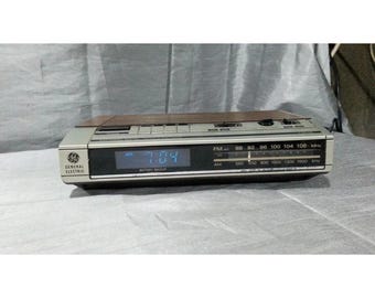 GE General Electric 7-4639A FM/AM Electronic Digital Alarm Clock Radio Vintage