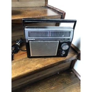 Vintage Sony AM/ FM 2 Band Radio Receiver Model TFM-7720W Works
