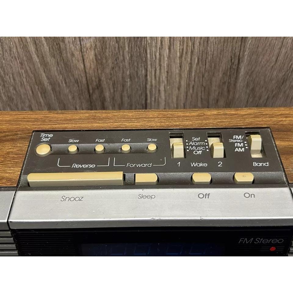 General Electric ジェネラルエレクトリックAMFMクロックラジオ Vintage GE General Electric AM FM Radio Alarm Clock Model 7-4601A
