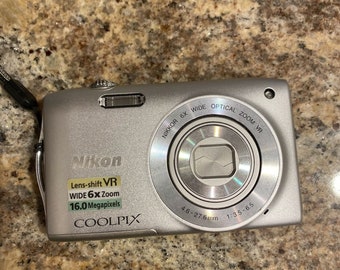 Nikon COOLPIX S3300 16.0 MP Digital Camera - Silver