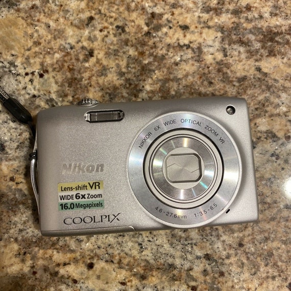 Nikon COOLPIX S3300 16.0 MP Digital Camera - Silver
