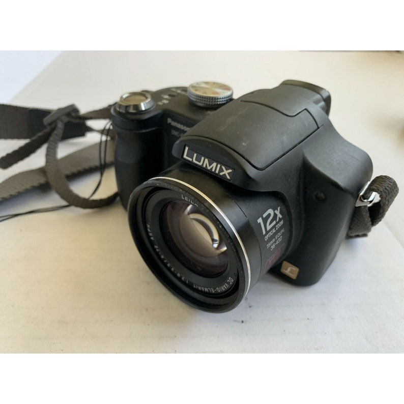 Panasonic Lumix DMC FZ8 7.2MP Digital Camera image 2