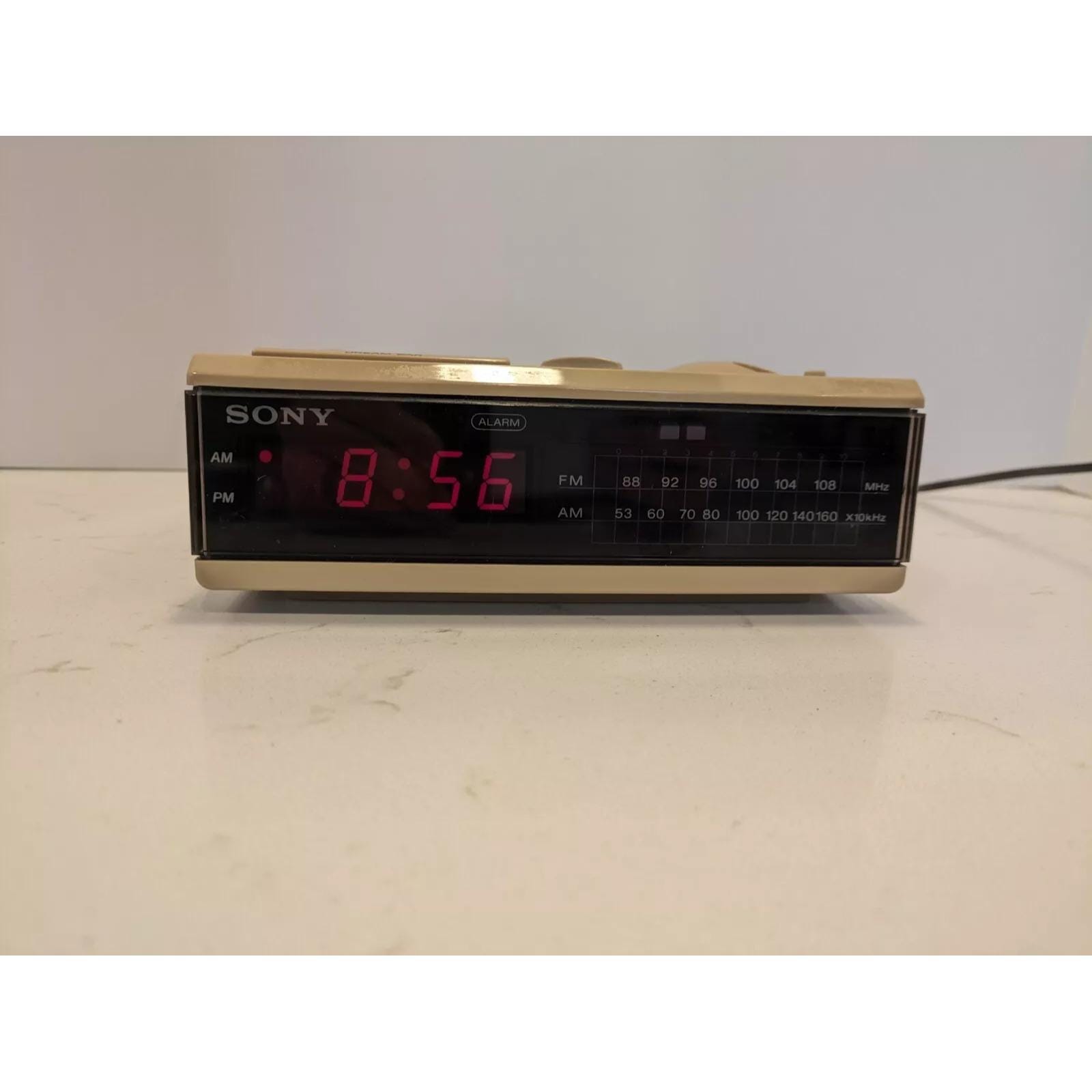 Sony ICF-C3W Dream Machine 1980's Digital Clock Radio FM/AM Beige