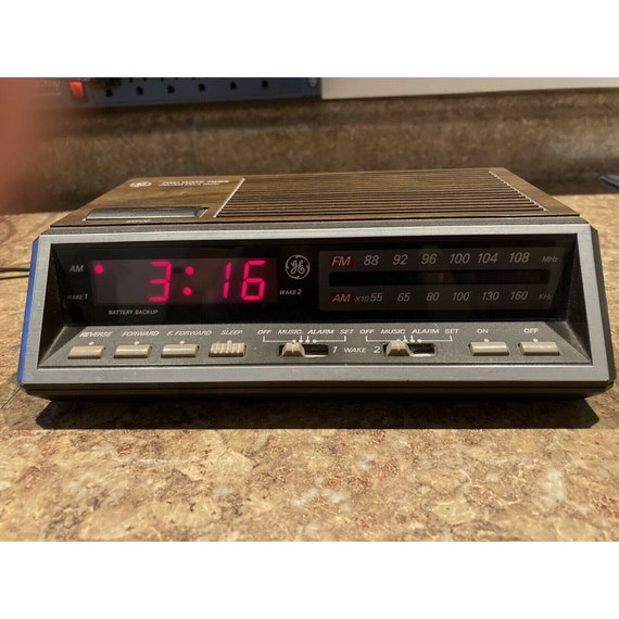 GE Vintage Alarm Clock Radio Model 7-4616A Two Wake Times -  Sweden