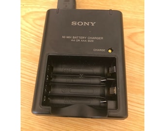 Sony Bc-Cs2A Ni-MH Battery Charger for AA & AAA Size