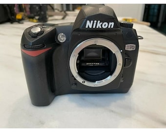 Nikon D70 6.1MP デジタルカメラキット（18-70 mm ニコンレンズ付き