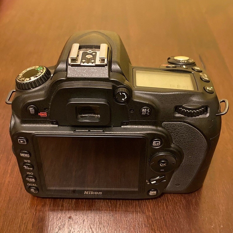Nikon D90 12.3MP Digital SLR Camera Black image 2