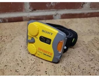 Sony SRF-88 Sports Walkman FM/Am Tuner Volume works AA Battery