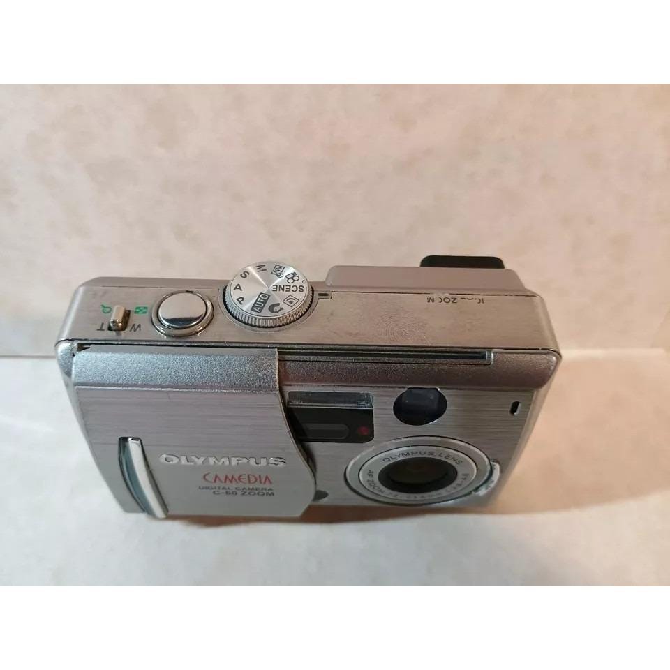 Olympus Camedia Digital Camera C-60 Zoom Silver Tone 6.1