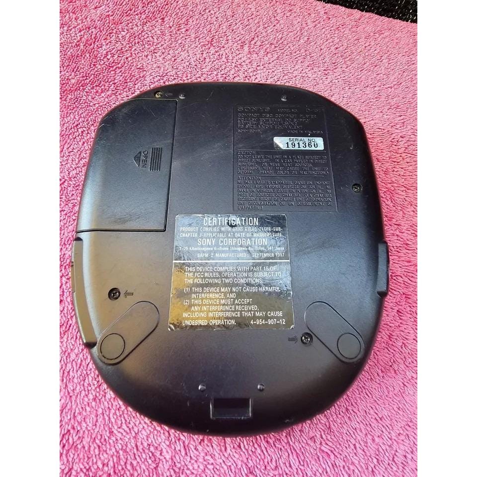 Sony - Discman D-151 - Digital Mega Bass Portable CD Player