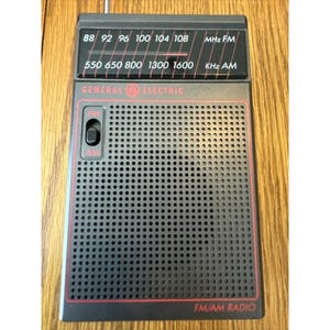 Vintage General Electric GE Portable Handheld AM/FM Radio 7-2582G Works