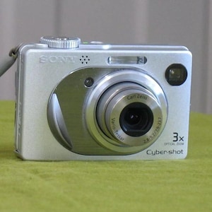 Sony Cyber-shot DSC-W1 5.1MP Digital Camera Silver Camera Only - Works