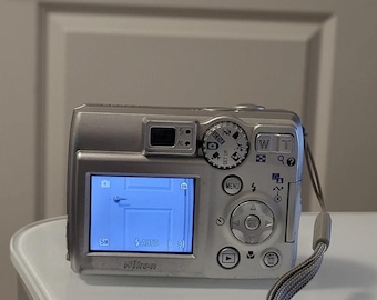 Nikon Coolpix 5600 Digital Camera Silver 5.1 Mega Pixels 35-105mm