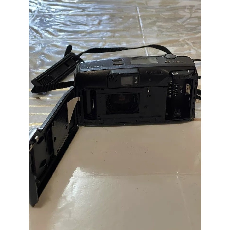 Olympus Infinity Superzoom 3500 35mm Film Camera 35 to 120mm Zoom